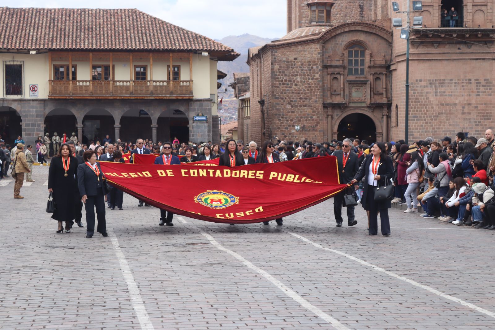 Foto 104 de DESFILE POR EL MES DEL CONTADOR 2025