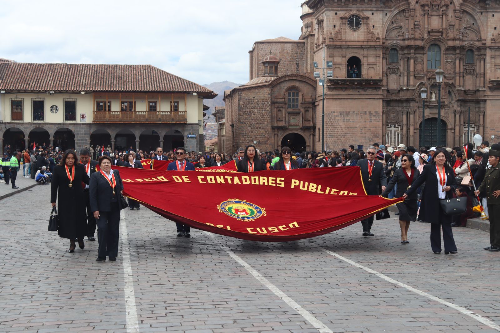 Foto 110 de DESFILE POR EL MES DEL CONTADOR 2025
