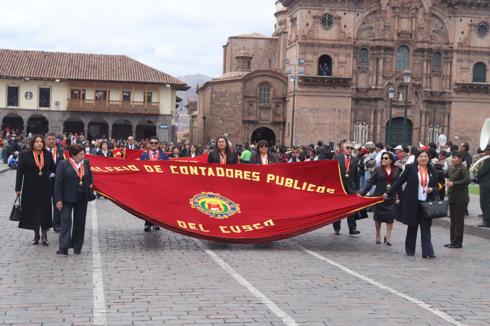Foto 112 de DESFILE POR EL MES DEL CONTADOR 2025