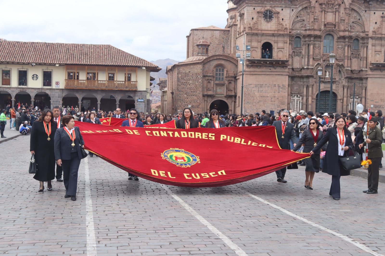 Foto 111 de DESFILE POR EL MES DEL CONTADOR 2025