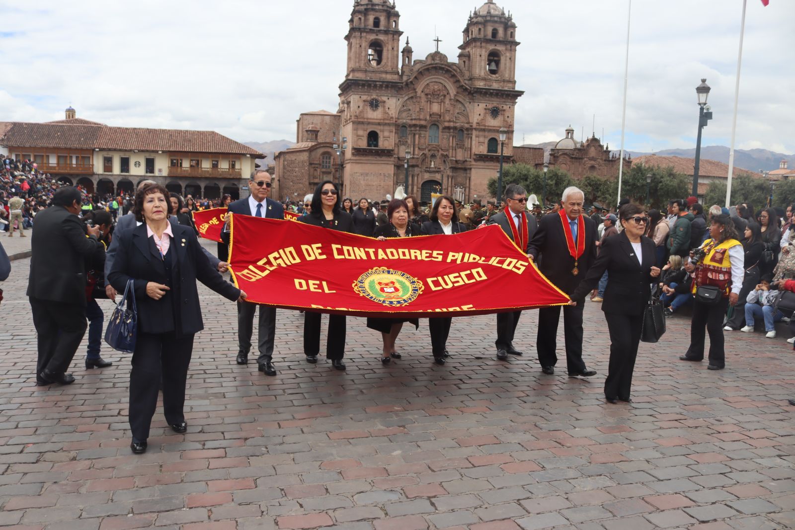 Foto 122 de DESFILE POR EL MES DEL CONTADOR 2025