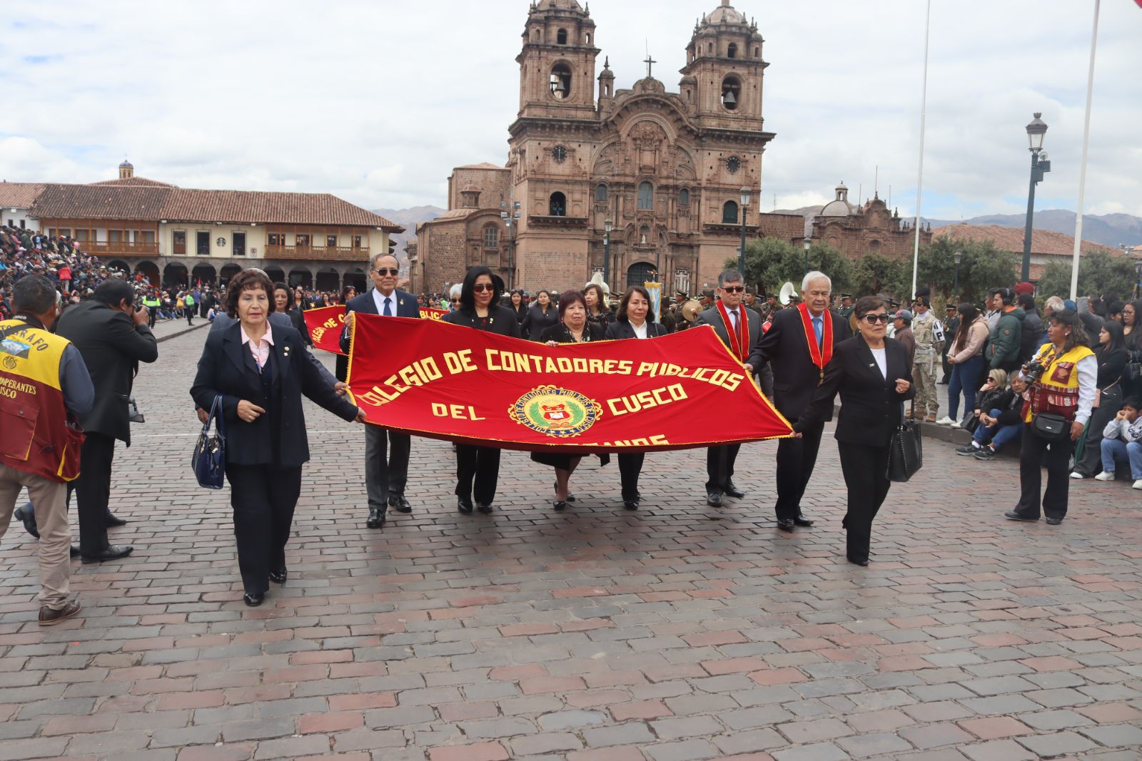 Foto 121 de DESFILE POR EL MES DEL CONTADOR 2025