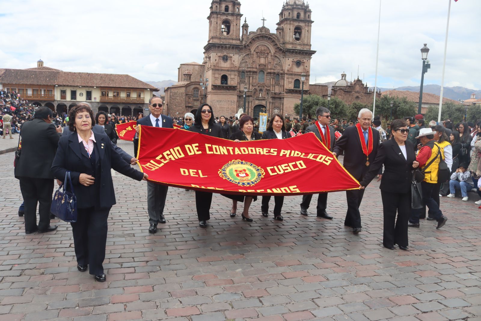 Foto 123 de DESFILE POR EL MES DEL CONTADOR 2025