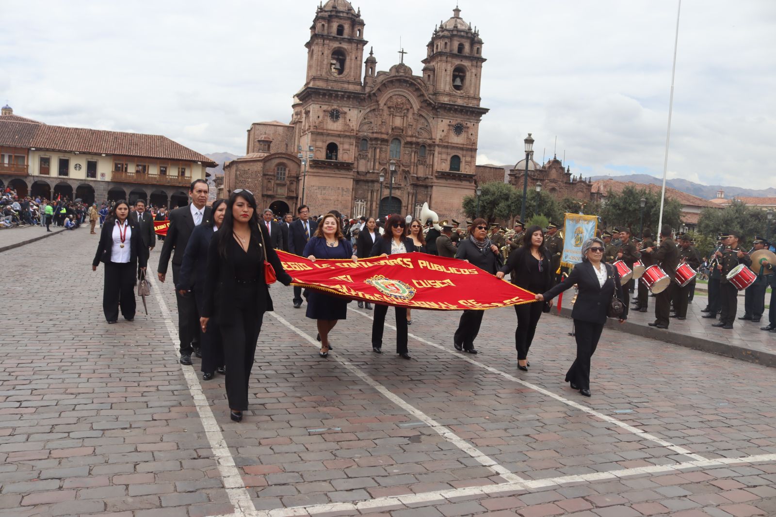 Foto 128 de DESFILE POR EL MES DEL CONTADOR 2025
