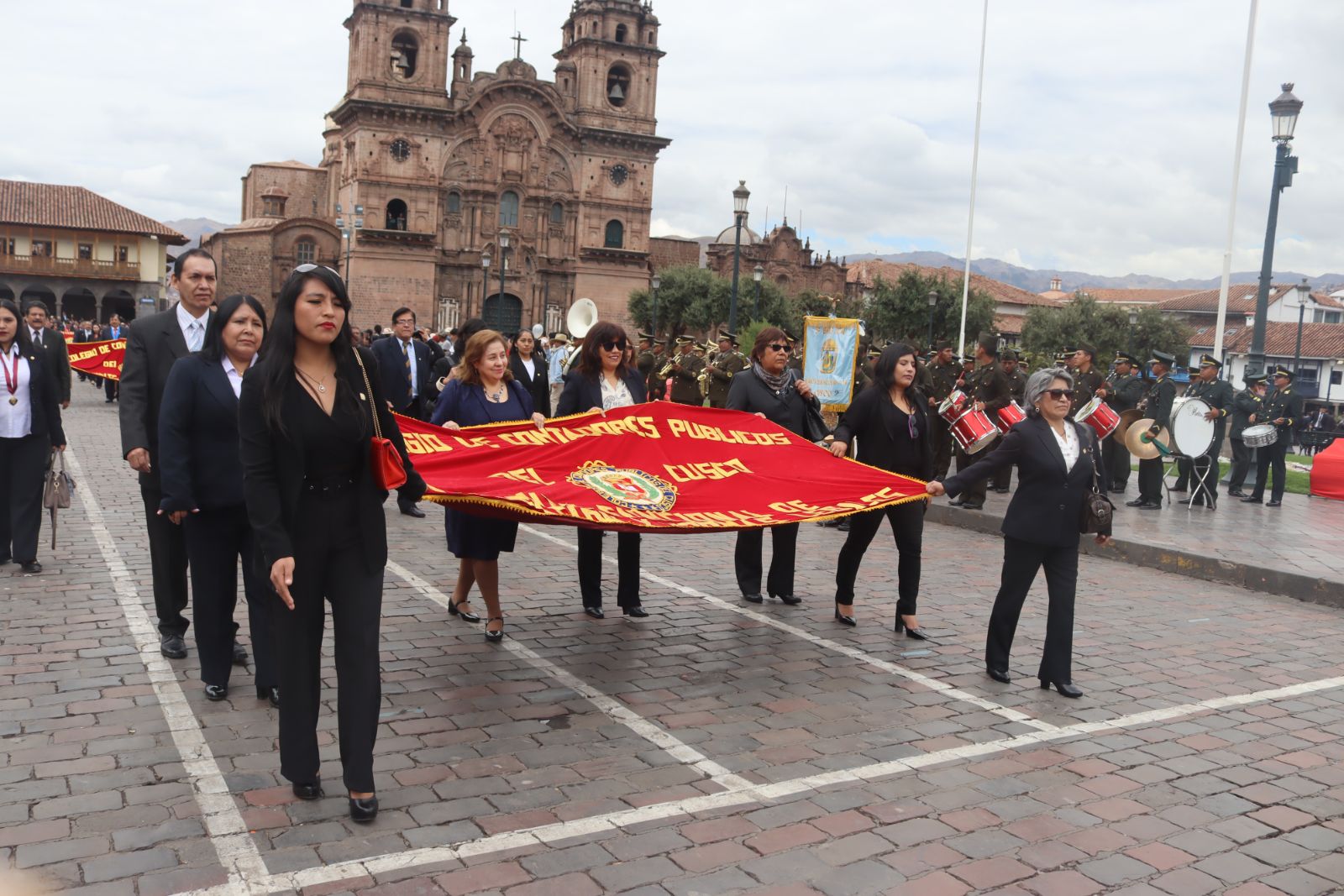 Foto 131 de DESFILE POR EL MES DEL CONTADOR 2025