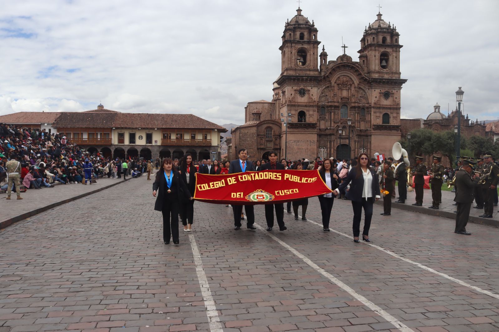 Foto 137 de DESFILE POR EL MES DEL CONTADOR 2025