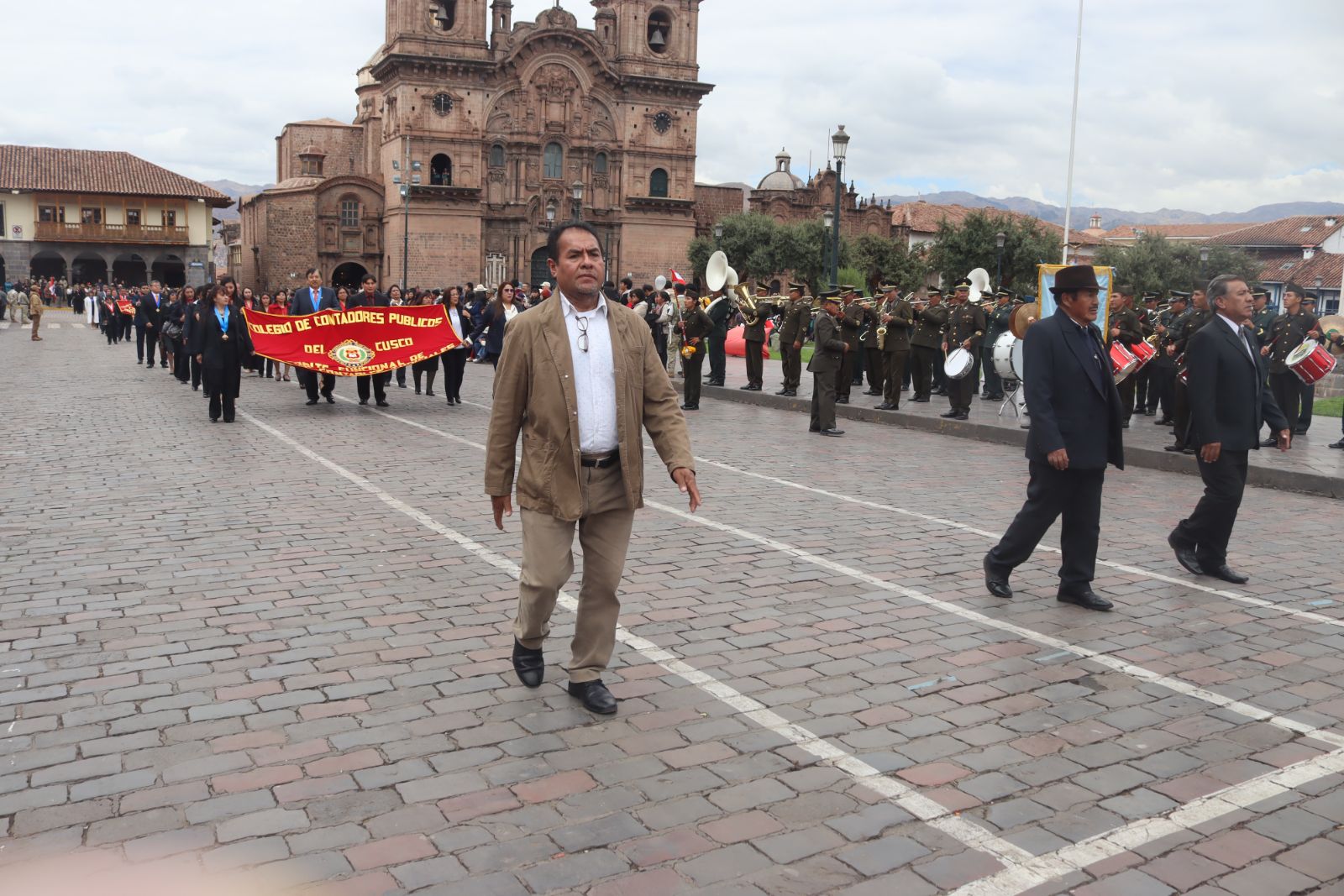 Foto 136 de DESFILE POR EL MES DEL CONTADOR 2025