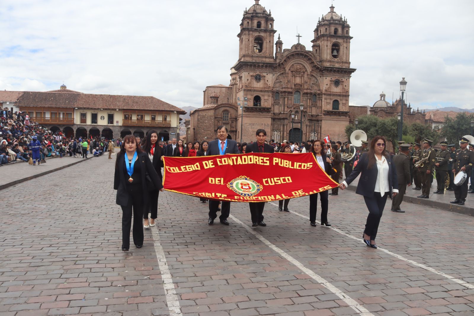 Foto 139 de DESFILE POR EL MES DEL CONTADOR 2025