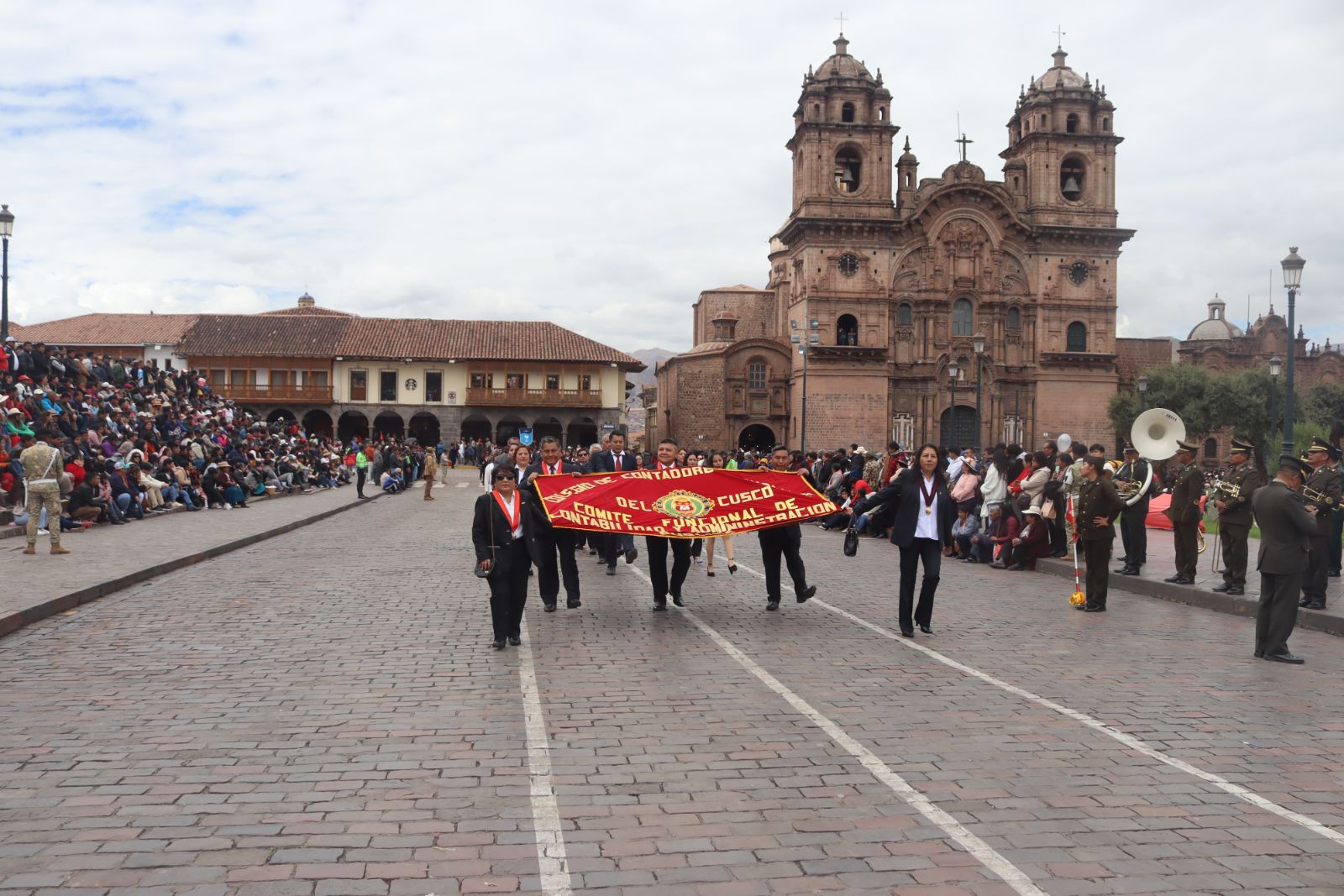 Foto 142 de DESFILE POR EL MES DEL CONTADOR 2025