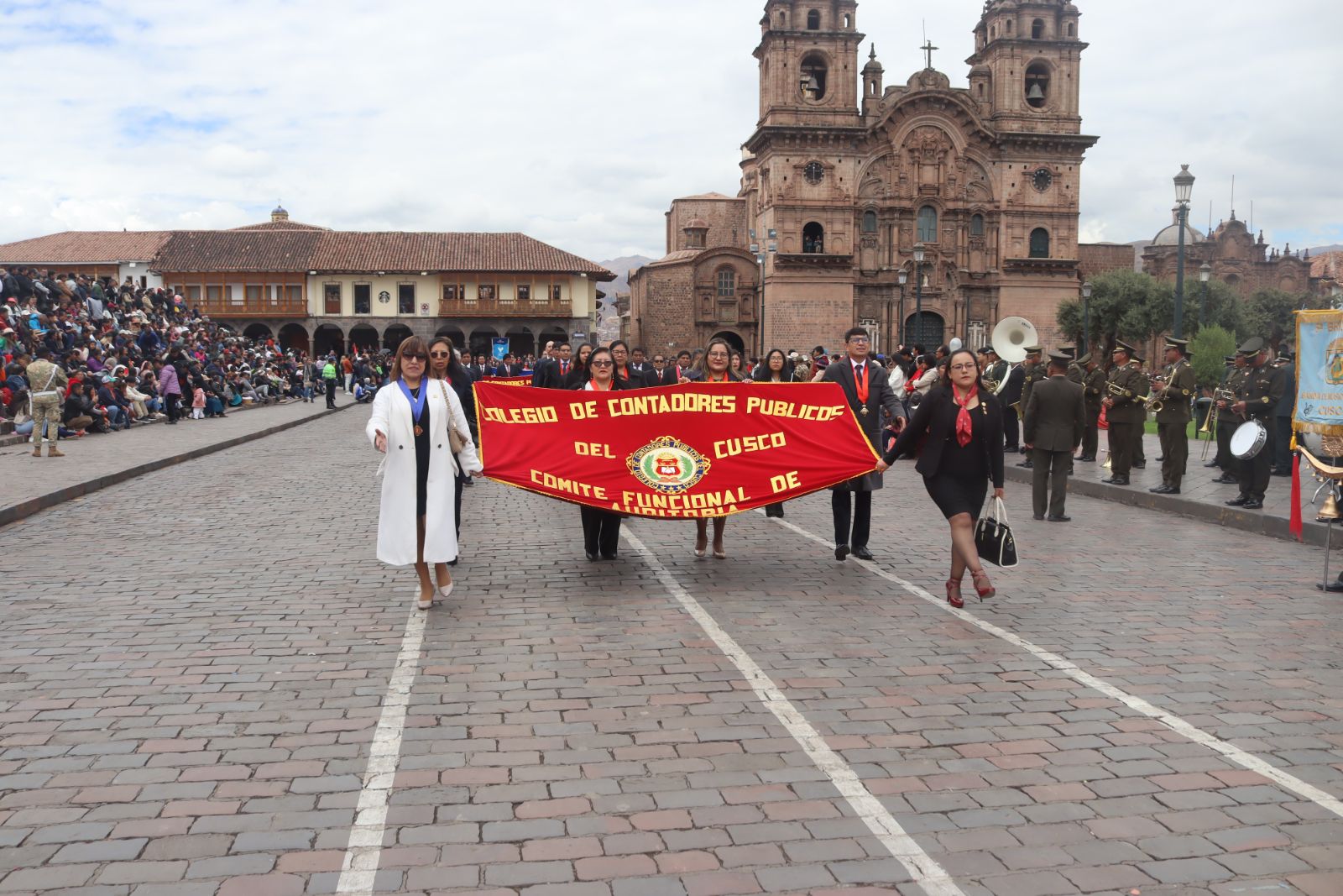 Foto 151 de DESFILE POR EL MES DEL CONTADOR 2025