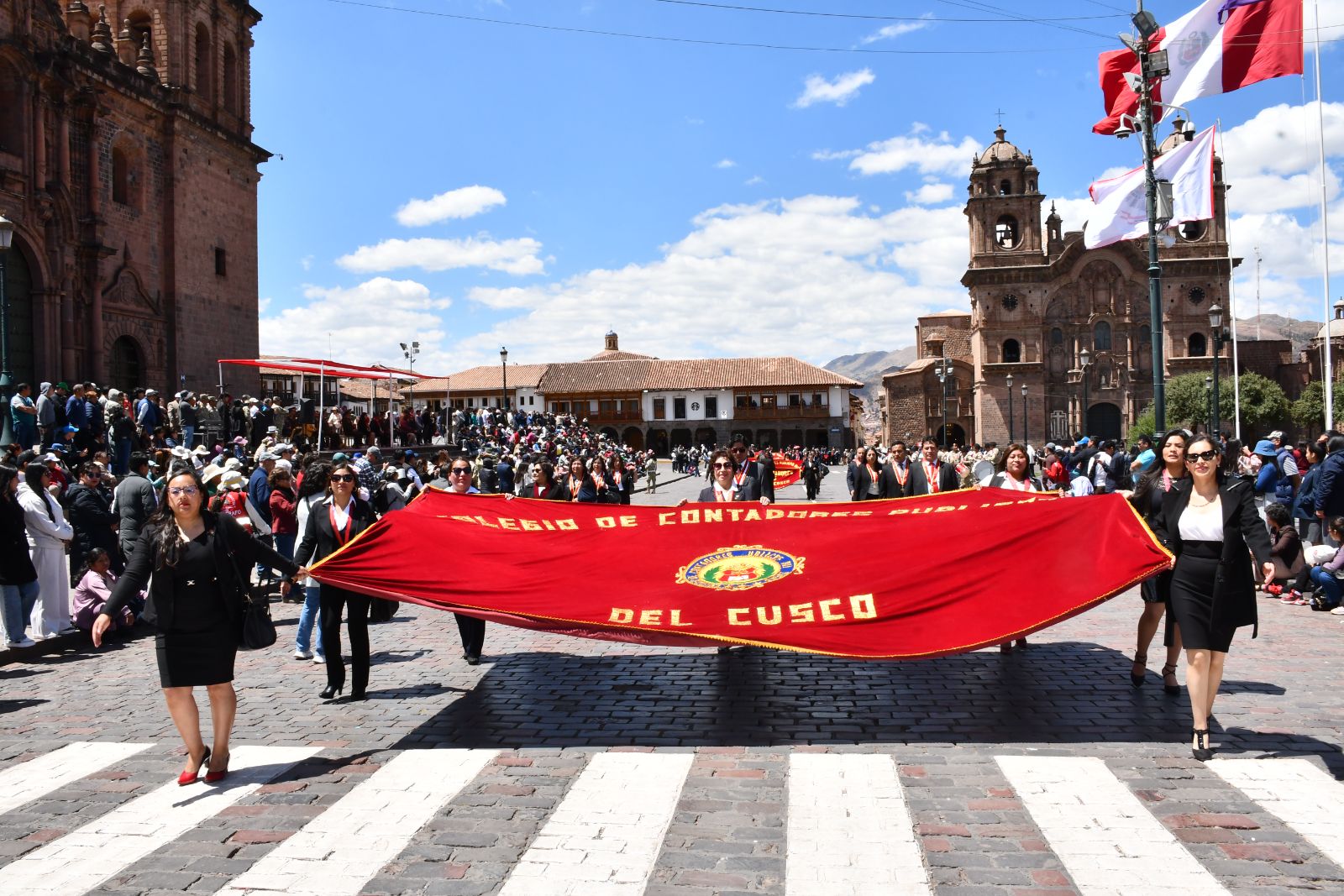 Foto 4 de DESFILE INSTITUCIONAL POR MES DEL CONTADOR 2026