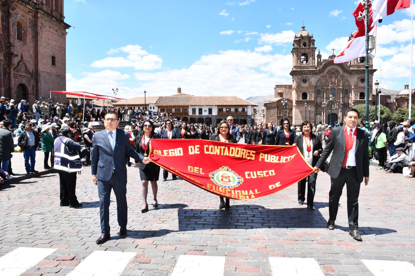 Foto 18 de DESFILE INSTITUCIONAL POR MES DEL CONTADOR 2026
