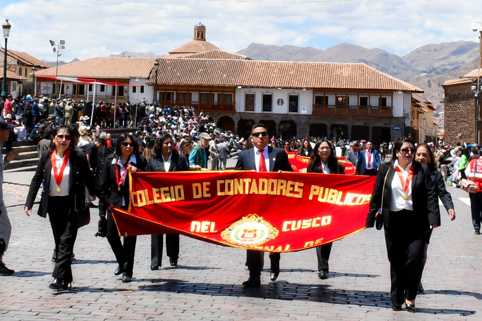 Foto 32 de DESFILE INSTITUCIONAL POR MES DEL CONTADOR 2026
