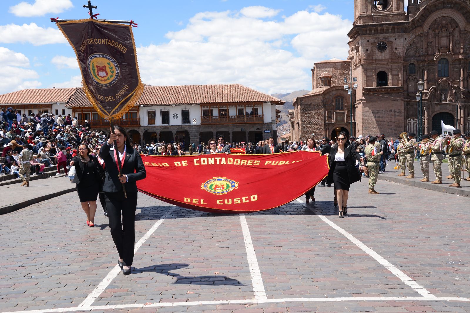 Foto 43 de DESFILE INSTITUCIONAL POR MES DEL CONTADOR 2026