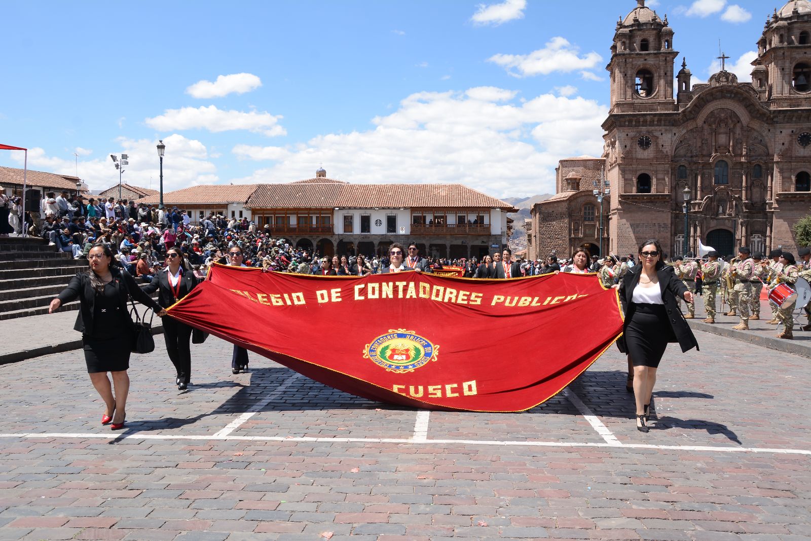 Foto 45 de DESFILE INSTITUCIONAL POR MES DEL CONTADOR 2026