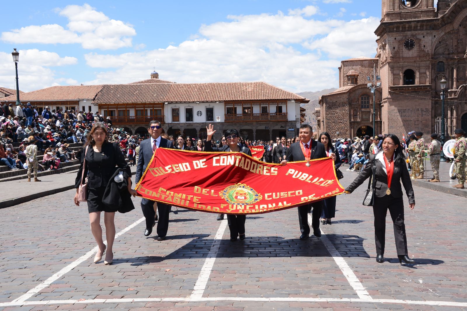 Foto 70 de DESFILE INSTITUCIONAL POR MES DEL CONTADOR 2026