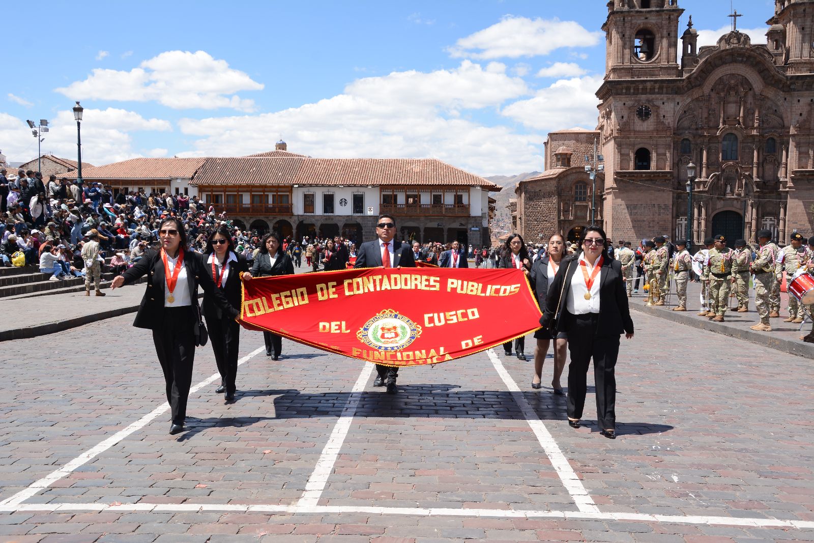 Foto 80 de DESFILE INSTITUCIONAL POR MES DEL CONTADOR 2026
